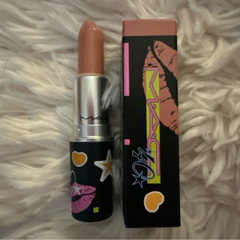 Rare / MAC Cosmetics  40 year’s anniversary Soft Beige  Fleshpot Lipstick‎